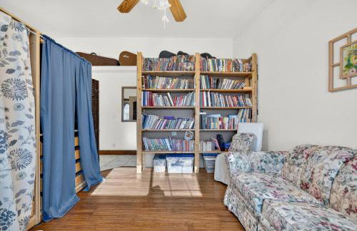 4BR Desert Oasis near Valley and Vegas - Foto 10