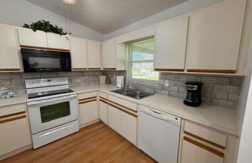 Stylish budget friendly retreat! - Foto 33