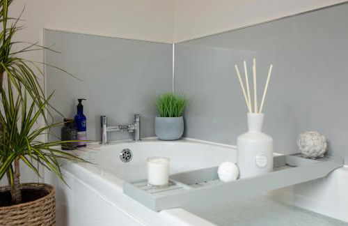 City to Country Retreat Luxury Cottage with Hot Tub - Foto 61