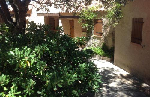 Villa A Scopa à Lumio en Corse avec piscine chauffée, vue mer panoramique, climatisation, jardin arboré de 3000m2, 10 pers, 5 Chb, 4 Sdb - Foto 7