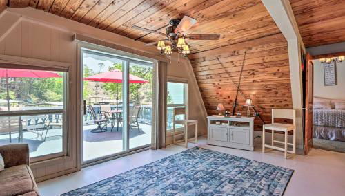 Lakefront Rocky Mount Cabin with Dock and Kayaks! - Foto 4