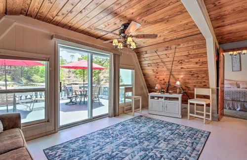 Lakefront Rocky Mount Cabin with Dock and Kayaks! - Foto 4