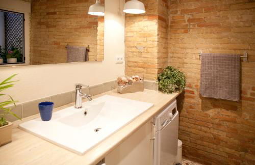 Authentic Charming Apartment/Wifi/Air Conditioning - Photo 14