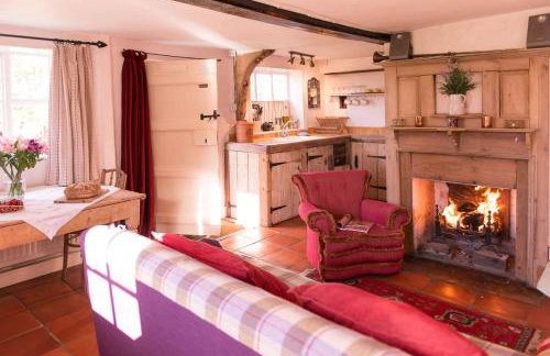 Farm Cottage a cute C17th cottage a walk across the fields to a great pub - Foto 1