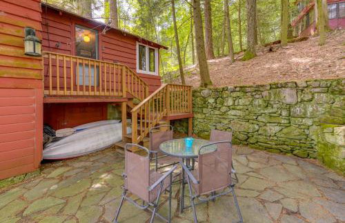 Rustic Berkshires Cottage at Lake Buel with Kayaks! - Foto 1