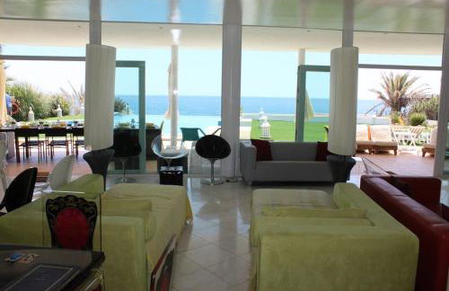 Breathtaking Villa with infinity pool over the sea - Foto 45