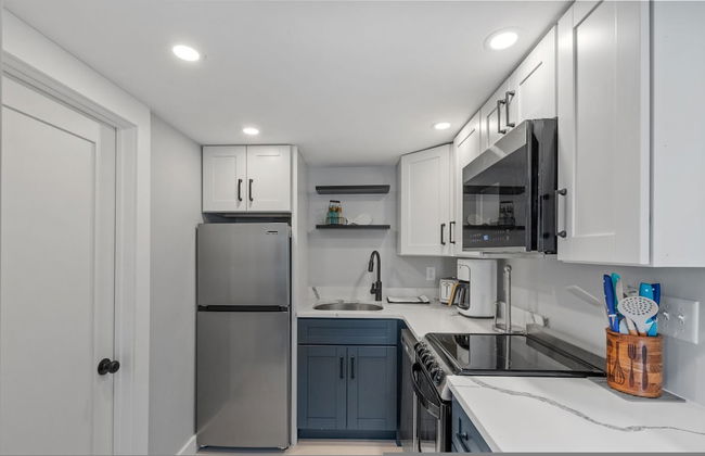 Modern Condo Perfect For Winter Rental - Photo 2