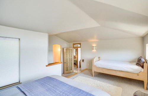 Gig Harbor Home Large Deck, Outdoor Dining Area - Foto 17