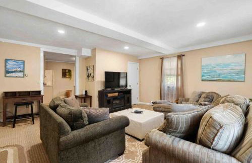 Lovely Downtown Oasis Near Hospitals, Colleges, and Beaches - Foto 8