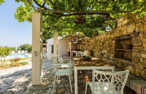 Nature Retreat Green Oasis Villa with Private Pool & Rooftop Hot Tub - Foto 3