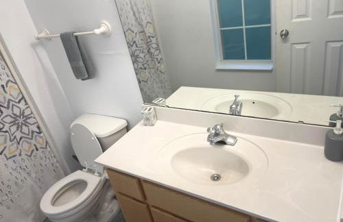 3 Bed 3 Bath Townhome - Foto 11