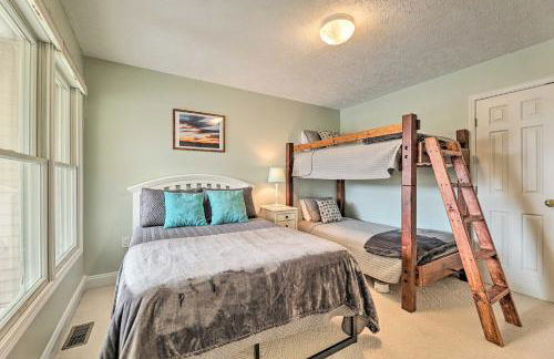 Bright Manistee Condo with Beach and Pool Access! - Foto 16