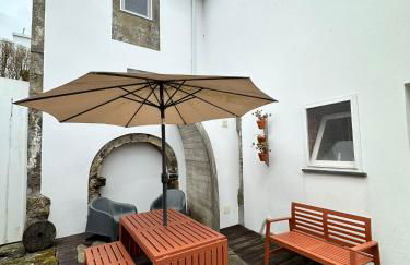 Apartamento acolhedor no centro da cidade, com pátio privado. - Photo 1