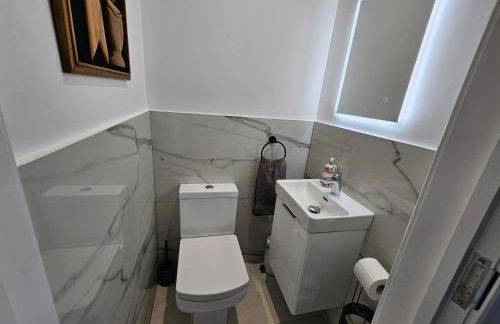 Homely 6 bed Cottage 30 mins to Heathrow, London, Legoland, Windsor Castle - Photo 46