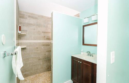 Acrisure Field - Off Street Parking - GroupStay - Foto 16