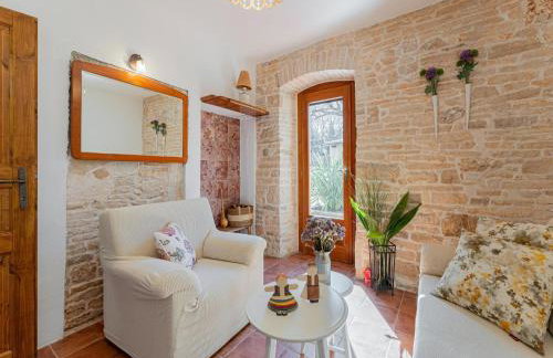 Charming Villa with Private Garden & BBQ - Foto 8