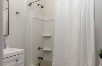 Deluxe 6 Bedroom 3 Min to Downtown w 2-car Driveway - Foto 13