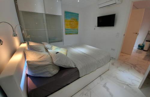 NIDO DEL AMOR deluxe 1a linéa Terraza Indoorpool Wifi Aire Netflix 10 metros a Cala del Pino - Foto 16