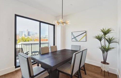 3-BD Luxury Living w Rooftop Garden Views - Photo 10