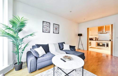 Bright Riverside 2 Bed Haven with Balcony - Modern Comfort in Battersea - Foto 5