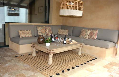 Masia La Morera autenticidad renovada 100 porcien a 10 minutos de Sitges en coche 12 huespedes Piscina Aire Aconc 6 Suites Apertura 15 Julio 2025 - Foto 7