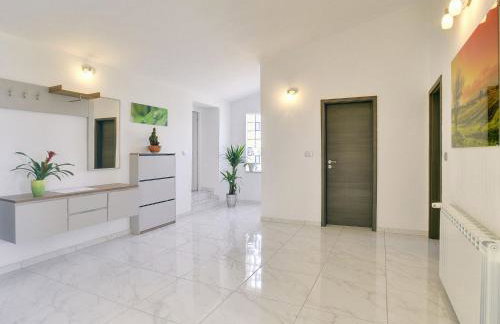 Apartment With Modern Decor and Spacious Garden, 3 km From the Beach - Foto 10