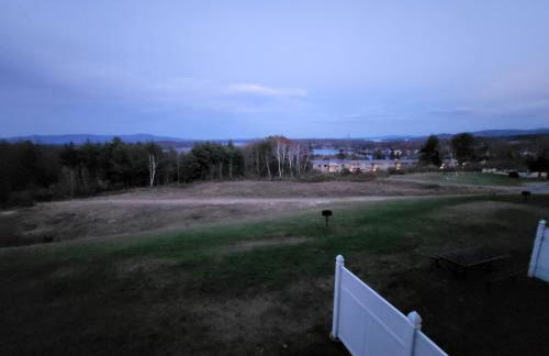 Cedar Lodge Condo with Lake Winnipesaukee Views; close to Weirs Beach!! - Foto 13