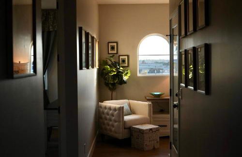 Modern comfort, prime location, 360 views, 4 BR entire house - Foto 32