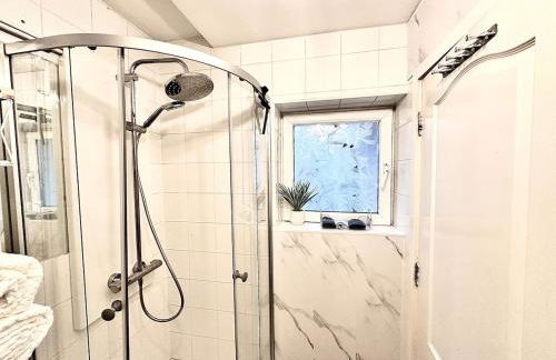 Colson - Best Find in Portsmouth, Sleeps 4, Centrally Located near City Centre, Gunwharf and University, Pool Table - Foto 13