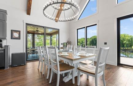 Gray Fox Lodge by Avantstay Waterslide Pool, Theater Sleeps 21 - Foto 52