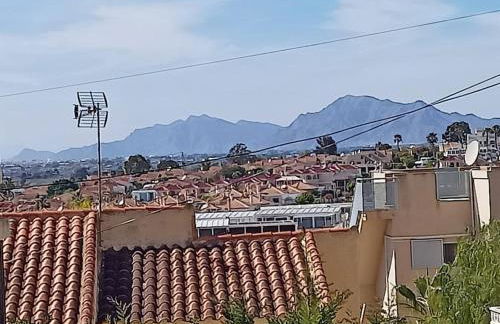 Alicante 1 bed apartment free parking and Netflix, min stay 11 nights seasonal rental - Foto 2