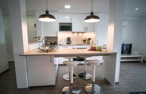 Islet House - Photo 13