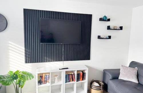 Parkside Luxury 3 bedroom home, 5 min to Ebbsfleet Station and has free Parking - Foto 28