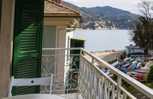 Beachfront, seaview and terrace - Portofino Gulf - Foto 30