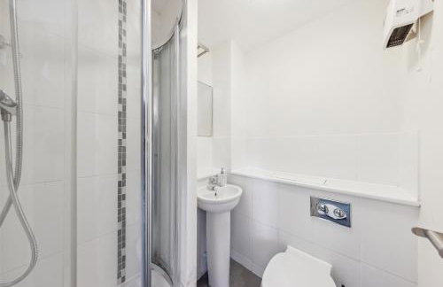 Cosy Retreat in Ashford city centre with Hot tub - Foto 17