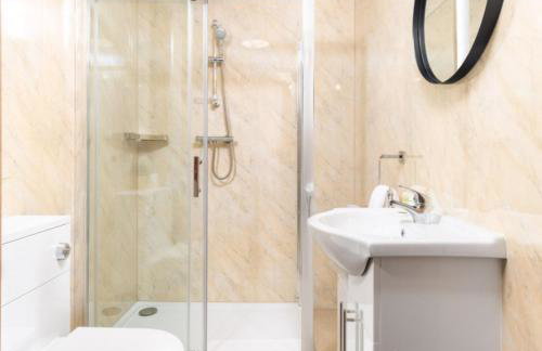 Stylish 2 Bedroom Apartment - Netflix - Off Street Parking 1DS - Foto 7