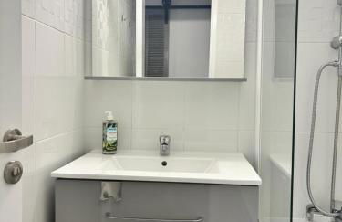 4 pers , 100m de la plage marina baie des anges French Riviera - Foto 43