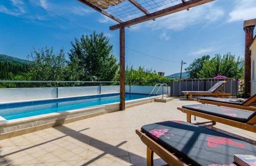 Villa Dalmatian Gem - Two-Bedroom Villa with Terrace and Swimming Pool - Photo 53