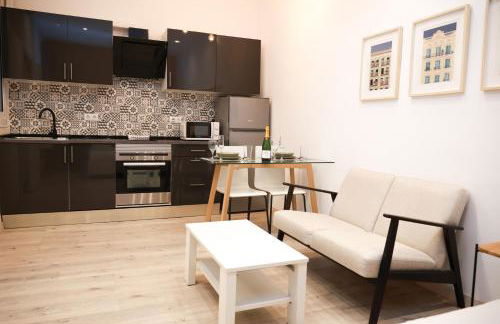 Cozy near the Barcelona Camp Nou Stadium - Photo 1