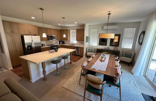 New Tropical Island Ohana near Beach with community Pool Spa Gym PingPong and more - Foto 1