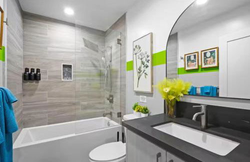 C- Vibrant and Glam NoHo Pad near U-Studios and H-Sign - Foto 23