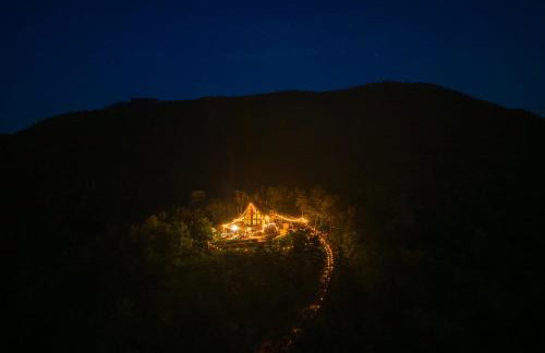 Luxury A Frame 5BR Hot Tub & Mountain Views - Foto 78