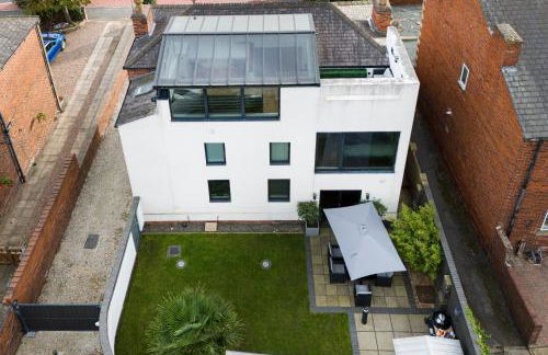 Thrushley Cottage in Wakefield - sleeps 7 - with roof terrace - Foto 1