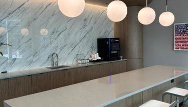 Bright, Modern Studio in White Plans - Photo 4