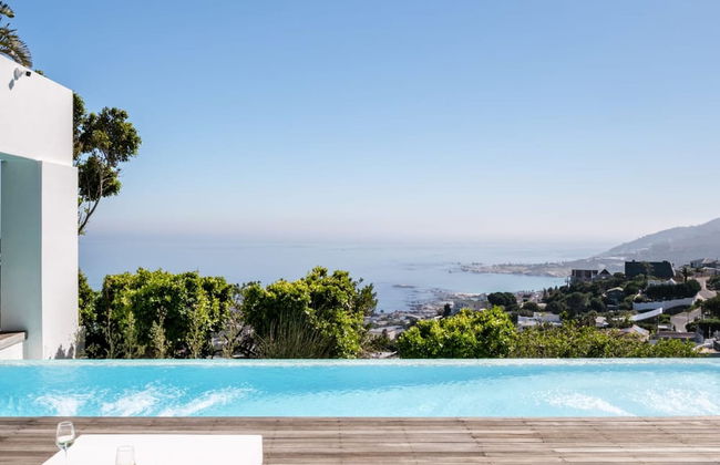 Exceptionally Unique Magnum Villa w Sea Views - Photo 27