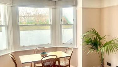 The Hideaway - 1 bed apartment in central Brighton - Foto 2