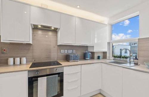 Sea Haven House Central Plymouth 4 Bed 3 and a Half Bath Secure Parking - Foto 3