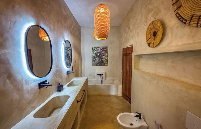 Solymar Staffed Beach Front Villa - Photo 79