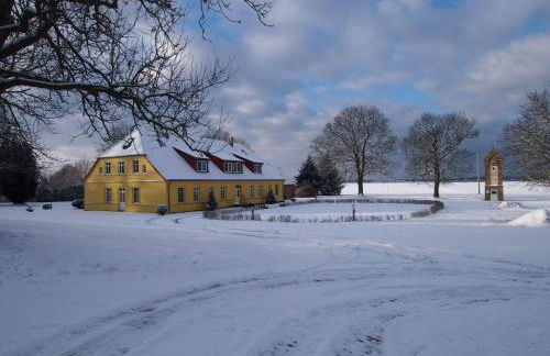 Gut-Rattelvitz-Parterre-A-hochwertig-Sauna-Kamin-eTankstelle-Spielscheune-15-000qm-Parkland - Foto 18
