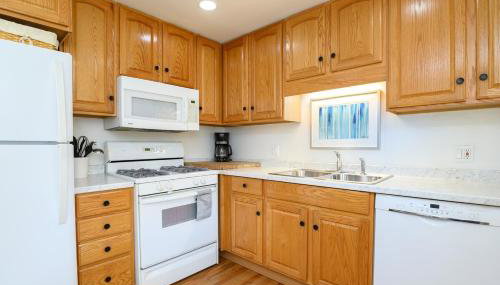 Foosball Fun! Private House Close to Kansas City! - Foto 2, stove, dishwasher